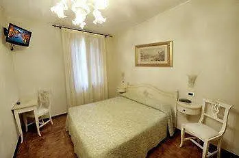 מלון Mercurio 3*